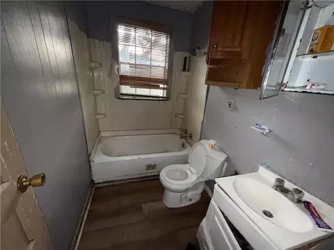 Bath - 212 11th Ave, Mobile, AL 36611 photo 1 of 1