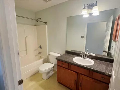 Bath - 7166 Bridgemill Dr, Mobile, AL 36619 photo 1 of 5