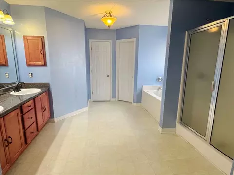 Bath - 7166 Bridgemill Dr, Mobile, AL 36619 photo 3 of 5