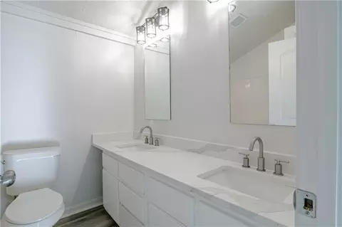 Bath - 2125 Barron Pl, Mobile, AL 36605 photo 1 of 2