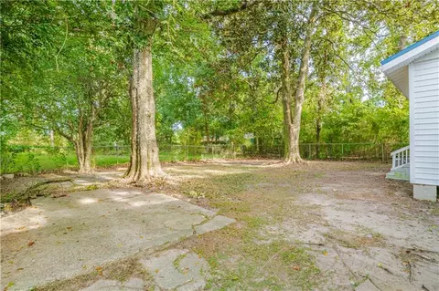 Exterior - 2125 Barron Pl, Mobile, AL 36605 photo 4 of 4