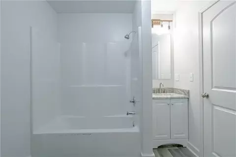 Bath - 2125 Barron Pl, Mobile, AL 36605 photo 2 of 2