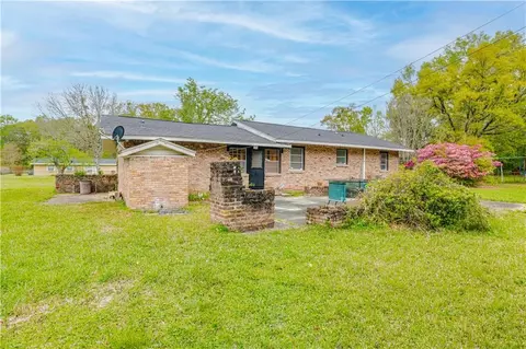 Exterior - 2111 Johns Ln, Mobile, AL 36605 photo 5 of 7