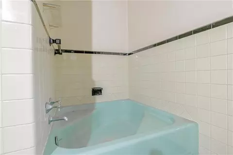 Bath - 2111 Johns Ln, Mobile, AL 36605 photo 4 of 4