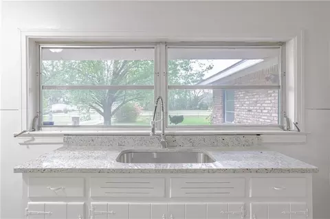 Kitchen - 2111 Johns Ln, Mobile, AL 36605 photo 3 of 3