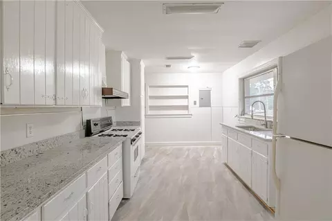 Kitchen - 2111 Johns Ln, Mobile, AL 36605 photo 1 of 3