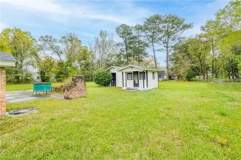Exterior - 2111 Johns Ln, Mobile, AL 36605 photo 6 of 7