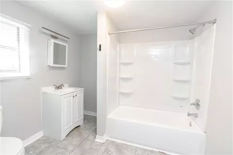 Bath - 302 Michigan Ave, Mobile, AL 36604 photo 13 of 14