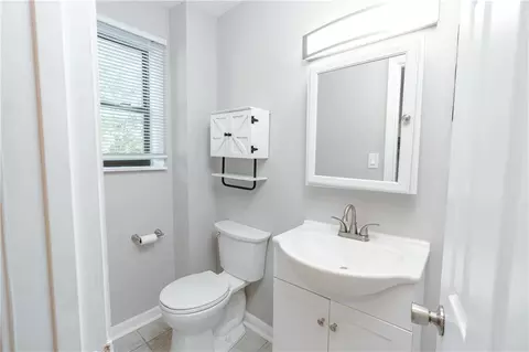Bath - 302 Michigan Ave, Mobile, AL 36604 photo 11 of 14