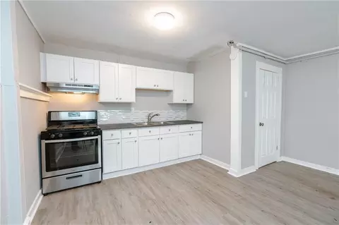 Kitchen - 302 Michigan Ave, Mobile, AL 36604 photo 10 of 11