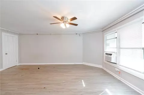 Living - 302 Michigan Ave, Mobile, AL 36604 photo 7 of 9
