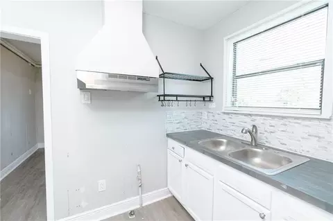 Kitchen - 302 Michigan Ave, Mobile, AL 36604 photo 8 of 11