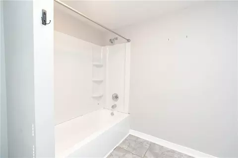 Bath - 302 Michigan Ave, Mobile, AL 36604 photo 12 of 14