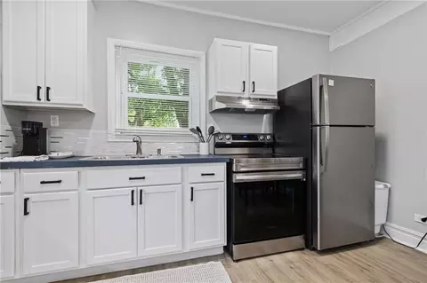 Kitchen - 302 Michigan Ave, Mobile, AL 36604 photo 2 of 11