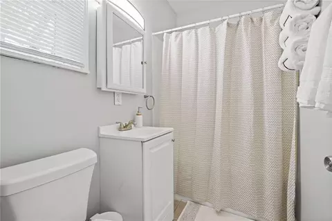 Bath - 302 Michigan Ave, Mobile, AL 36604 photo 1 of 14