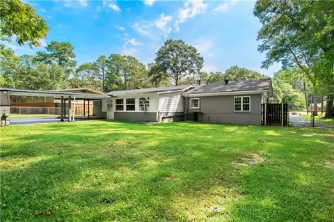 Exterior - 1151 Ridgewood Dr, Mobile, AL 36608 photo 7 of 9