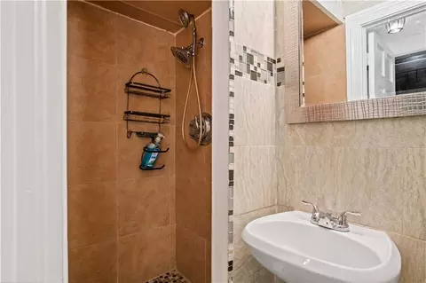 Bath - 1151 Ridgewood Dr, Mobile, AL 36608 photo 4 of 5