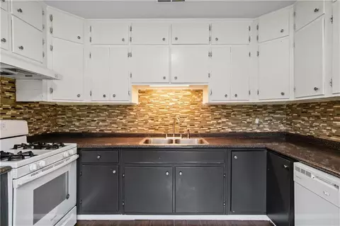 Kitchen - 1151 Ridgewood Dr, Mobile, AL 36608 photo 2 of 3