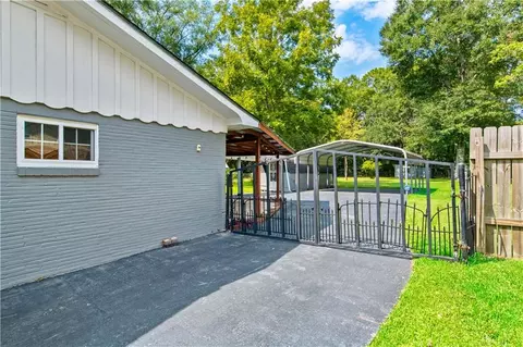 Exterior - 1151 Ridgewood Dr, Mobile, AL 36608 photo 4 of 9