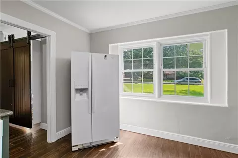 Entry Way - 1151 Ridgewood Dr, Mobile, AL 36608 photo 1 of 2