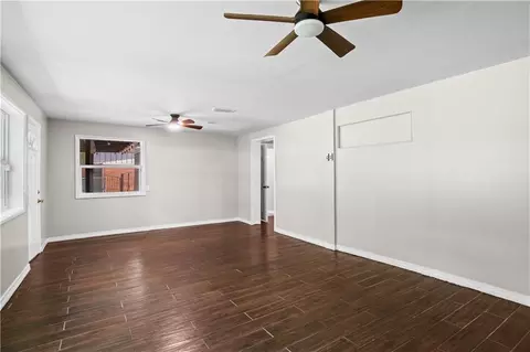 Living - 1151 Ridgewood Dr, Mobile, AL 36608 photo 7 of 8