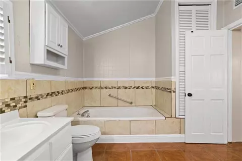 Bath - 1151 Ridgewood Dr, Mobile, AL 36608 photo 2 of 5
