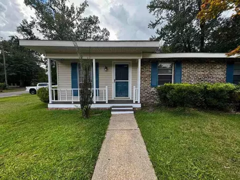 Exterior - 1006 Belvedere Cir E, Mobile, AL 36606 photo 6 of 11