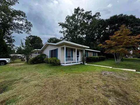 Exterior - 1006 Belvedere Cir E, Mobile, AL 36606 photo 4 of 11
