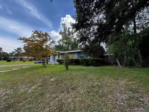 Exterior - 1006 Belvedere Cir E, Mobile, AL 36606 photo 2 of 11