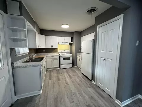Kitchen - 1006 Belvedere Cir E, Mobile, AL 36606 photo 1 of 3