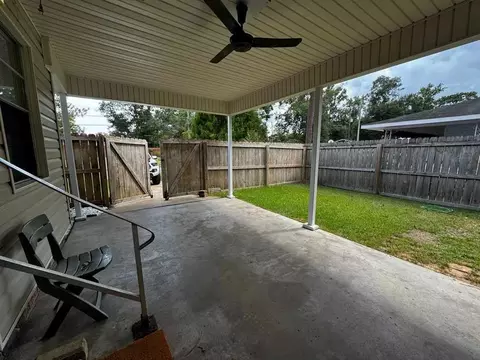 Exterior - 1006 Belvedere Cir E, Mobile, AL 36606 photo 9 of 11