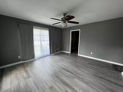Living - 1006 Belvedere Cir E, Mobile, AL 36606 photo 1 of 3