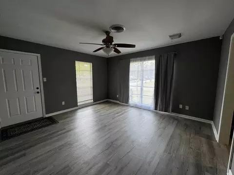 Living - 1006 Belvedere Cir E, Mobile, AL 36606 photo 3 of 3