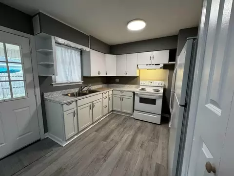 Kitchen - 1006 Belvedere Cir E, Mobile, AL 36606 photo 2 of 3