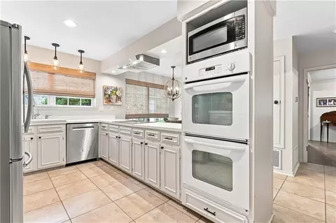 Kitchen - 259 College Ln, Mobile, AL 36608 photo 6 of 8