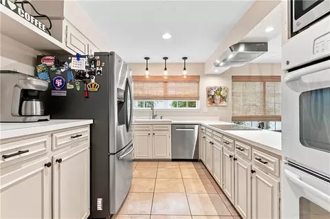 Kitchen - 259 College Ln, Mobile, AL 36608 photo 5 of 8