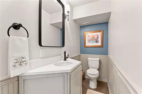 Bath - 259 College Ln, Mobile, AL 36608 photo 1 of 8
