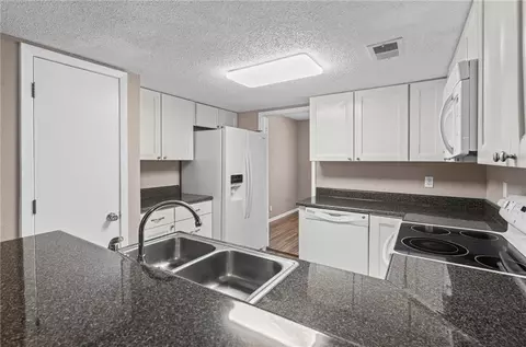 Kitchen - 4017 Cottage Hill Rd #53, Mobile, AL 36609 photo 2 of 2