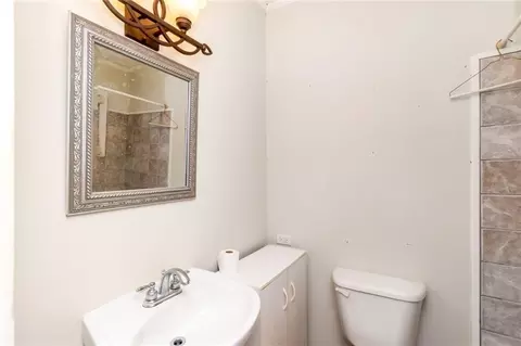 Bath - 142 Florence Pl, Mobile, AL 36607 photo 1 of 4