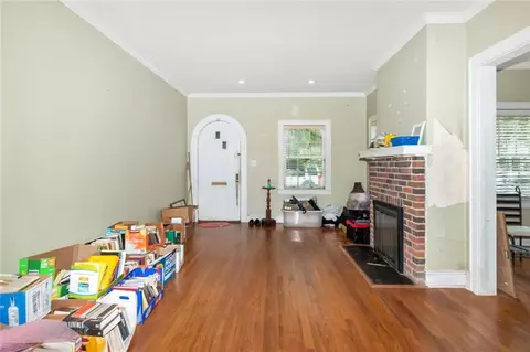 Living - 142 Florence Pl, Mobile, AL 36607 photo 4 of 7