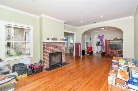 Living - 142 Florence Pl, Mobile, AL 36607 photo 1 of 7