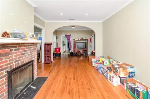 Living - 142 Florence Pl, Mobile, AL 36607 photo 2 of 7