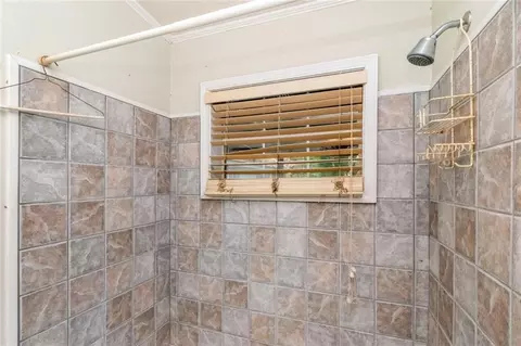 Bath - 142 Florence Pl, Mobile, AL 36607 photo 2 of 4
