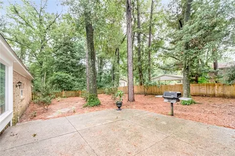 Exterior - 745 Westmoreland Dr E, Mobile, AL 36609 photo 3 of 10