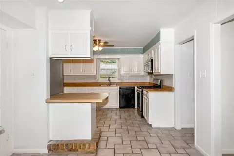 Kitchen - 745 Westmoreland Dr E, Mobile, AL 36609 photo 6 of 6