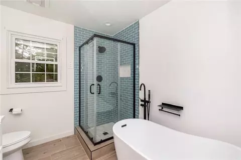 Bath - 745 Westmoreland Dr E, Mobile, AL 36609 photo 1 of 5