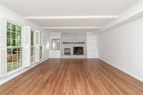 Living - 745 Westmoreland Dr E, Mobile, AL 36609 photo 2 of 7