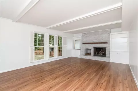 Living - 745 Westmoreland Dr E, Mobile, AL 36609 photo 3 of 7