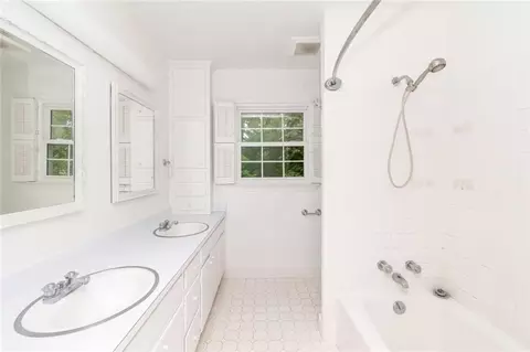 Bath - 745 Westmoreland Dr E, Mobile, AL 36609 photo 5 of 5