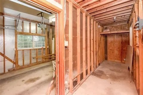 Entry Way - 745 Westmoreland Dr E, Mobile, AL 36609 photo 3 of 3